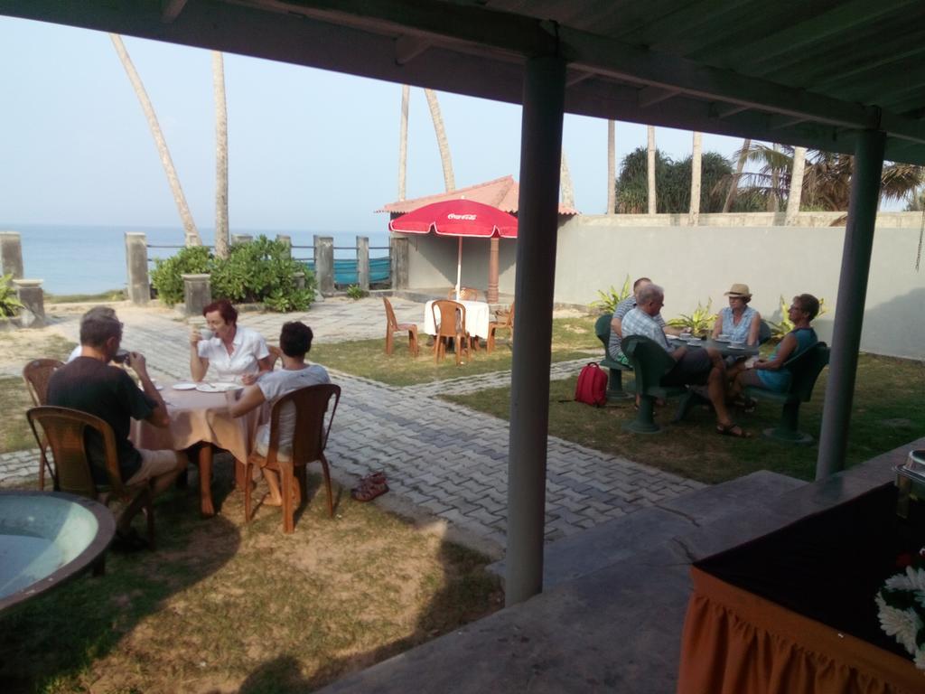 Rainbow Beach Hotel Hikkaduwa Exterior photo