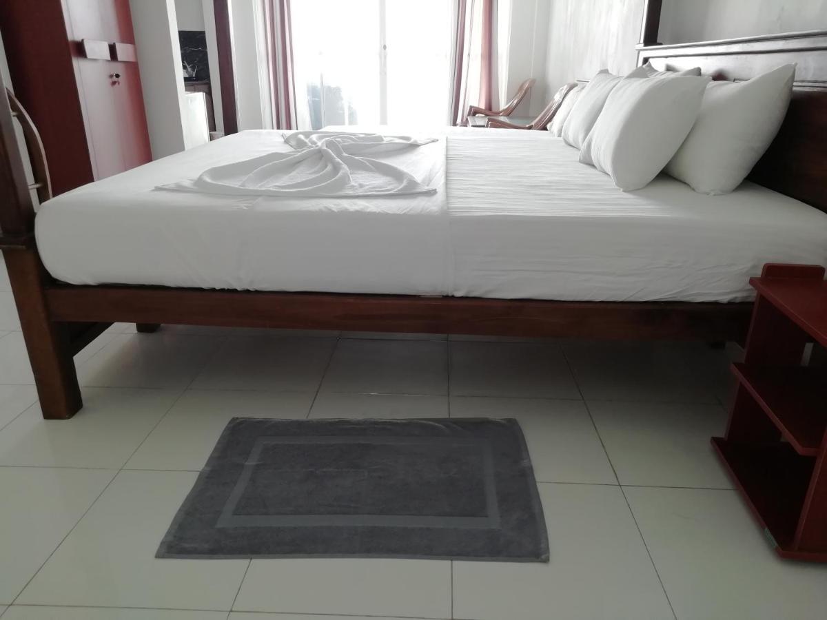 Rainbow Beach Hotel Hikkaduwa Room photo